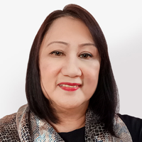 ニーナ講師プロフィール写真