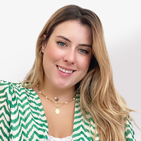 ルーシーヤ講師プロフィール写真